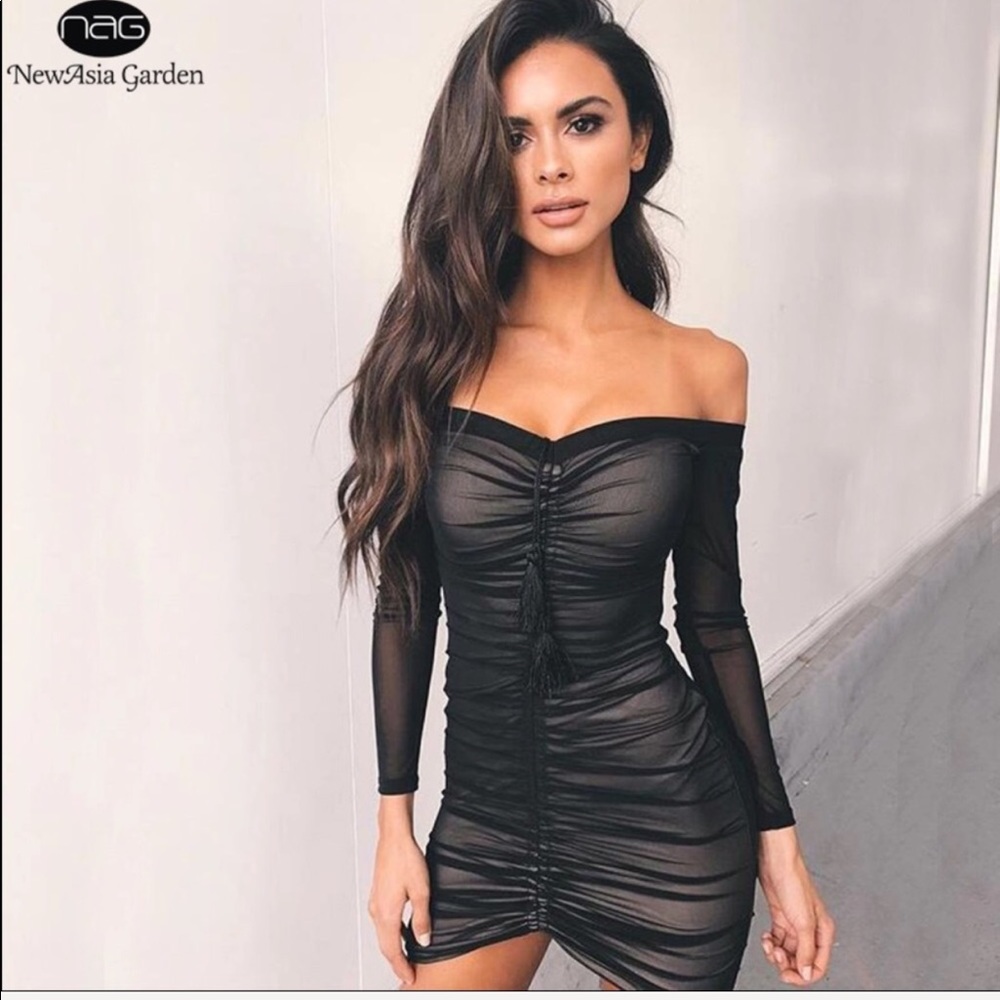 Short black dress (mesh)